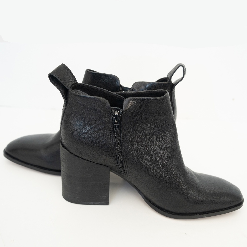 Vionic | New‎ Lyssa Distressed Leather Heeled Ankle Boot - Picture 12 of 14
